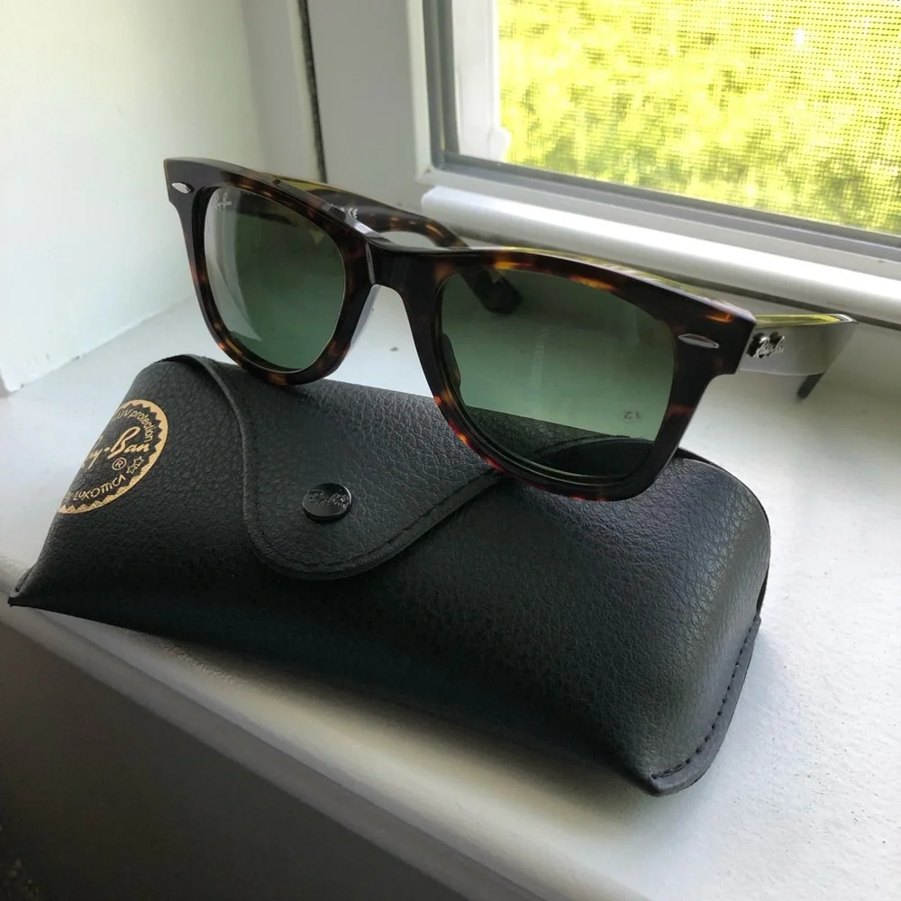Ray Ban Wayfarer Tortoise Shell Sunglasses - Picture 10 of 12